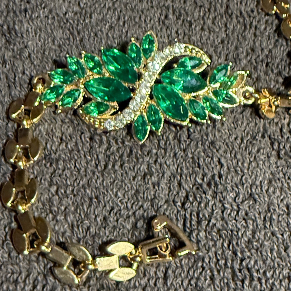 Cute Costume Green and Clear Stone Bracelet